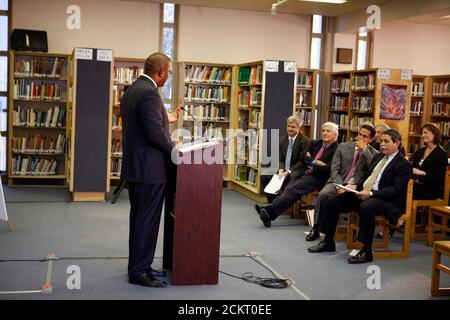 Dallas, TX 22 gennaio 2009: W. T. Orlando Riddick, il principale della White High School, parla a una conferenza stampa sulle iniziative in aula finanziate da una fondazione privata nel Dallas Independent School District. ©Bob Daemmrich Foto Stock