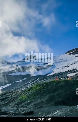 Sentiero per scalatori che conduce verso Heliotrope Ridge sulle pendici del Monte Baker, Mount Baker-Snoqualmie National Forest, Washington state, USA Foto Stock