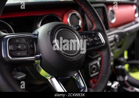 DIEDERSDORF, GERMANIA - 30 AGOSTO 2020: L'interno di SUV di medie dimensioni Jeep Wrangler Unlimited Rubicon, 2020. La mostra di 'US Car Classics'. Foto Stock