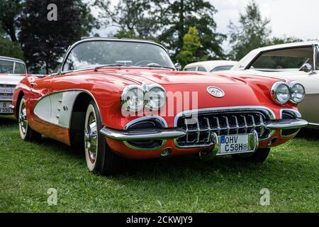 DIEDERSDORF, GERMANIA - 30 AGOSTO 2020: La vettura sportiva Chevrolet Corvette (C1), 1958. La mostra di 'US Car Classics'. Foto Stock