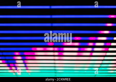 Equalizzatore di battiti musicali sfocati su sfondo nero, linee equalizzatore audio Foto Stock