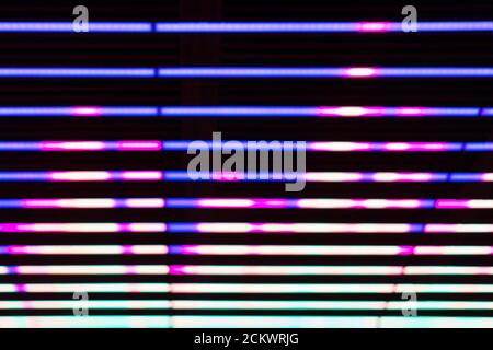 Equalizzatore di battiti musicali sfocati su sfondo nero, linee equalizzatore audio Foto Stock