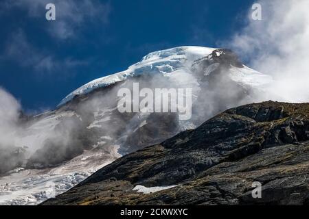 Le nuvole che scendono sul Monte Baker, viste da Heliotrope Ridge, Mount Baker-Snoqualmie National Forest, Washington state, USA Foto Stock