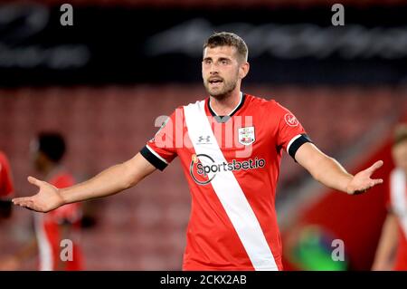 Il Jack Stephens di Southampton gioca in campo durante la seconda partita della Carabao Cup al St Mary's Stadium di Southampton. Foto Stock