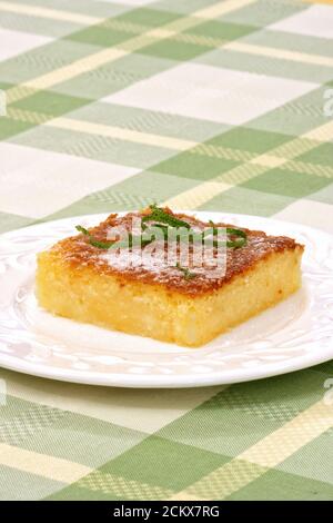 Queijadinha, tipica torta brasiliana con formaggio e cocco Foto Stock