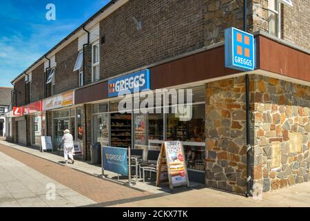 Llantwit Major, vale of Glamorgan, Galles - Luglio 2018: Vista esterna del ramo della panetteria Greggs a Llantwit Major Foto Stock