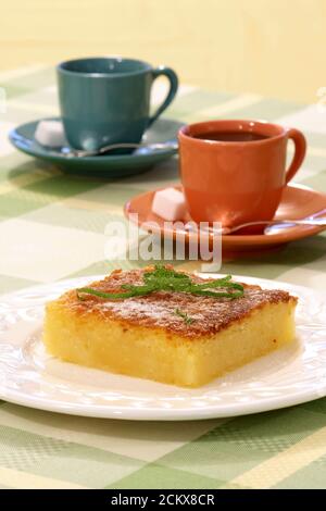 Queijadinha, tipica torta brasiliana con formaggio e cocco Foto Stock