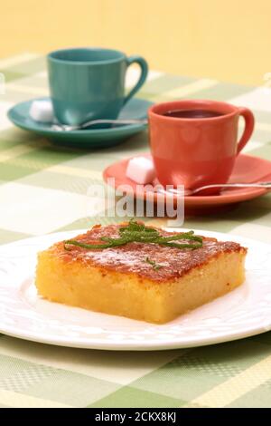 Queijadinha, tipica torta brasiliana con formaggio e cocco Foto Stock