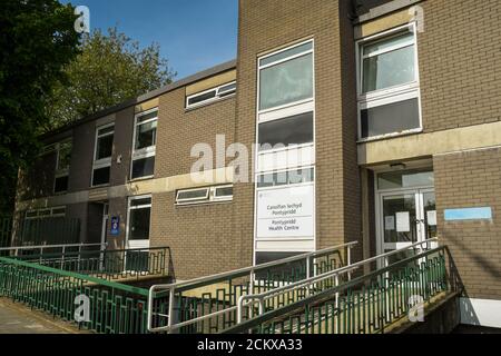 Pontypridd, Galles - Maggio 2018: Esterno del Centro sanitario e Clinica NHS a Pontypridd Foto Stock