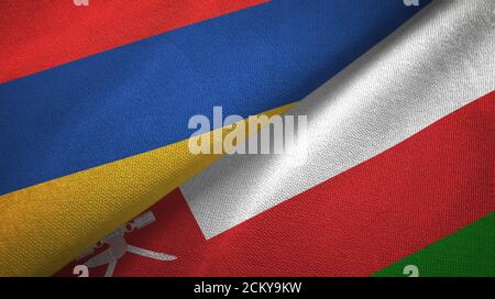 Armenia e Oman due bandiere tessuto, tessuto Foto Stock