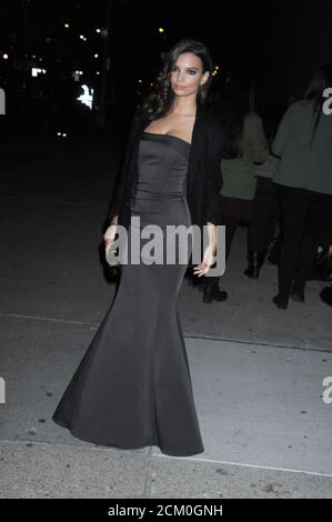 Manhattan, Stati Uniti d'America. 04Nov 2014. NEW YORK, NY - NOVEMBRE 03: Emily Ratajkowski partecipa all'undicesimo premio annuale CFDA/Vogue Fashion Fund agli Spring Studios il 3 novembre 2014 a New York City. People: Emily Ratajkowski Credit: Storms Media Group/Alamy Live News Foto Stock