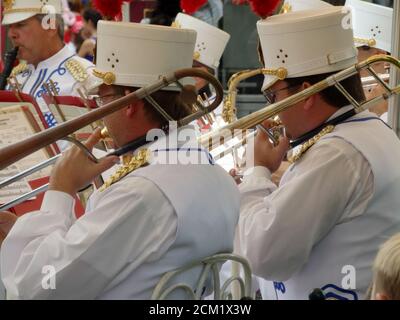 La band musicale Disneyland si esibisce a Disneyland, Anaheim, California, Stati Uniti Foto Stock