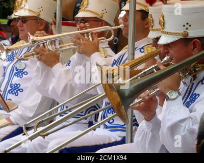 La band musicale Disneyland si esibisce a Disneyland, Anaheim, California, Stati Uniti Foto Stock