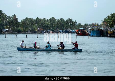 Le regioni backwater del Kerala sono una delle destinazioni turistiche più popolari nel mondo. crociere di houseboat sono una volta in un'esperienza di vita Foto Stock