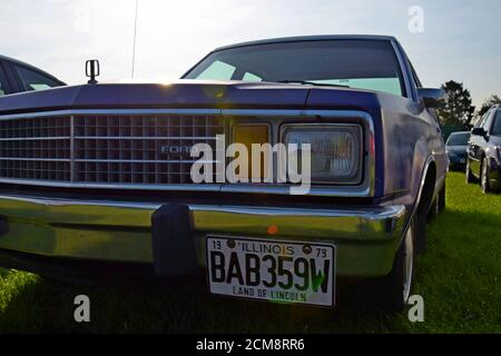 Una Ford Fairmont American 1979 visto parcheggiato in un parcheggio auto vendita stivali nel Worcestershire. REGNO UNITO Foto Stock