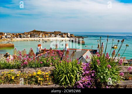 Vista sul porto e sulla città di st ives in cornovaglia Foto Stock