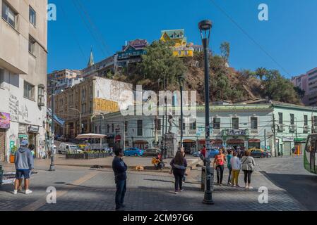 Vista sulla Plaza Anibal Pinto Square a Valparaiso, Cile Foto Stock