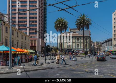 Vista sulla Plaza Anibal Pinto Square a Valparaiso, Cile Foto Stock