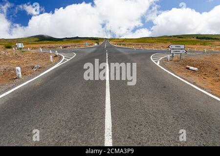 Strada asfaltata senza fine Foto Stock