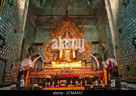 Il tempio buddista di Maha Myatmuni a Mawlamyine in Myanmar, ex Birmania in Asia Foto Stock