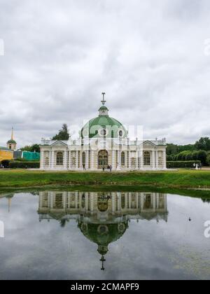 Grotta nel maniero del conte Sheremetyev, Kuskovo, Mosca Foto Stock