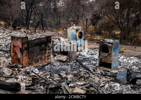 Bonny Doon, California, Stati Uniti. 16 Set 2020. Una visione generale dei danni alla proprietà su Empire Grade dopo che il complesso di Fulmine CZU ha strappato il fuoco attraverso parti di Felton nella contea di Santa Cruz, California, Stati Uniti, il giovedì 20 agosto 2020. Dall'inizio dell'anno, gli incendi boschivi hanno bruciato oltre 3.2 milioni di ettari in California. Dall'agosto 15, quando l'attività degli incendi della California è aumentata, ci sono stati 25 decessi e più di 4,200 strutture distrutte. Foto: Chris Tuite/ImageSPACE/MediaPunch Credit: Media Punch Inc/Alamy Live News/Alamy Live News Foto Stock