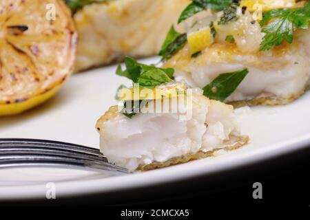 fetta di pesce persico al forno Foto Stock