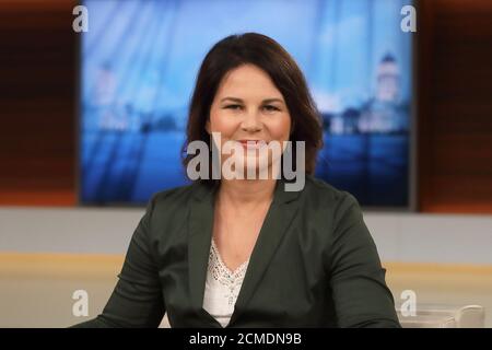 Berlino. 13 Settembre 2020. Annalena Baerbock (leader del partito, BUENDNIS 90/DIE GRUENEN) nel talk show ARD ANNE SI TERRÀ il 13 settembre 2020 a Berlino. Argomento del programma: La politica europea in materia di migrazione fallita - quale ruolo dovrebbe assumere la Germania? | utilizzo in tutto il mondo credito: dpa/Alamy Live News Foto Stock