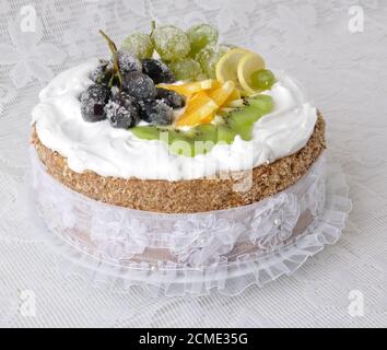 Torta con frutta fresca Foto Stock