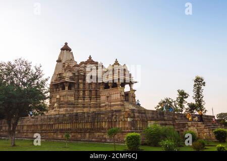 Khajuraho, Madhya Pradesh, India : Tempio Devi Jagadambi parte del gruppo occidentale del patrimonio mondiale dell'UNESCO Khajuraho Gruppo di Chandela medie Foto Stock