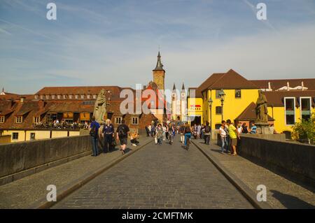 Wurzburg, Germania - 06 maggio 2015: Vista sul Ponte Vecchio. Foto Stock