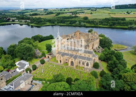 Veduta aerea del drone del Palazzo di Linlithgow, Lothian Ovest Foto Stock