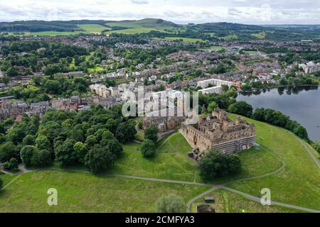 Veduta aerea del drone del Palazzo di Linlithgow, Lothian Ovest Foto Stock