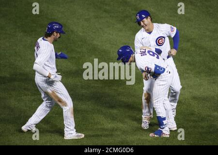 Chicago, Stati Uniti. 17 Settembre 2020. Javier Baez di Chicago Cubs (9) festeggia con Anthony Rizzo (R) dopo aver colpito un singolo a piedi contro gli indiani Cleveland nel decimo assottigliamento a Wrigley Field mercoledì 16 settembre 2020 a Chicago. Foto di Kamil Krzaczynski/UPI Credit: UPI/Alamy Live News Foto Stock