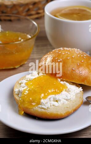 Cubilare con ricotta e marmellata Foto Stock