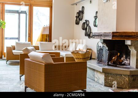 bella casa nuova, arredamento moderno, vista soggiorno Foto Stock