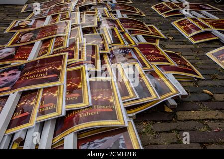 Plein, l'Aia, Paesi Bassi. Mercoledì 16 settembre, 2020. La protesta di oggi sul Plein è stata solo una delle numerose manifestazioni che si sono svolte in tutto il mondo per salvare la vita dei prigionieri politici detenuti nella prigione di Evin in Iran. A giorni di manifestazione è stato quello di mettere in luce l'esecuzione di uno, la mattina di Sabato 12 settembre, 2020. Il lottatore campione olimpico di 27 anni, Navid Afkari, un prigioniero politico, è stato giustiziato all'inizio di quella mattina, nonostante una campagna globale che ha chiesto all'Iran di revocare la sua esecuzione. Credit: Charles M Vella/Alamy Live News Foto Stock