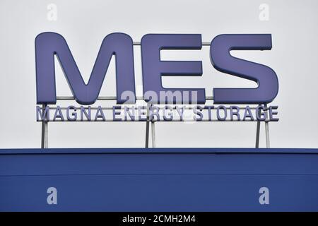 Horni Sucha, Repubblica Ceca. 17 Settembre 2020. La cerimonia di apertura di Magna Energy Storage per la produzione di accumulatori 3D ad alta energia HE3DA a Horni Sucha, Repubblica Ceca, 17 settembre 2020. Credit: Jaroslav Ozana/CTK Photo/Alamy Live News Foto Stock