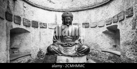 Meditando il giapponese statua del Buddha Foto Stock