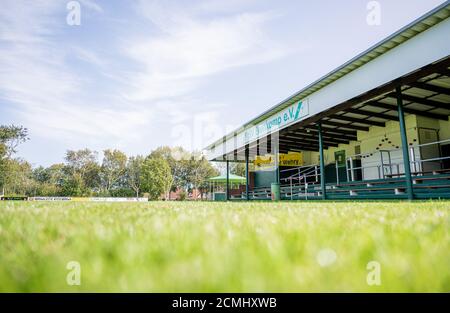 Evenkamp, Germania. 17 Settembre 2020. Il campo di calcio vuoto di SV Evenkamp. L'intera squadra di calcio, compresa la coach del club, è stata testata positiva per Covid-19. (Al dpa 'i numeri di caso Corona nel distretto di Cloppenburg continuano a crescere') credito: Mohssen Assanimoghaddam/dpa/Alamy Live News Foto Stock