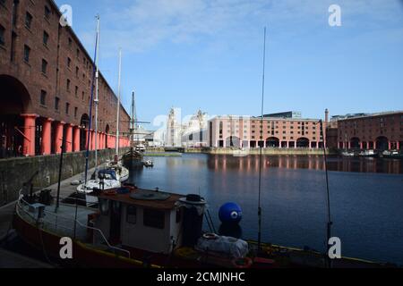 Lungomare di Liverpool City e zona del molo di Albert Foto Stock