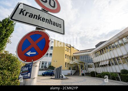 Vilshofen an Der Donau, Germania. 17 Settembre 2020. L'ospedale di Vilshofen. Più di 30 casi di Corona sono probabilmente collegati a un matrimonio e a un guasto all'ospedale di Vilshofen. Credit: Armin Weigel/dpa/Alamy Live News Foto Stock