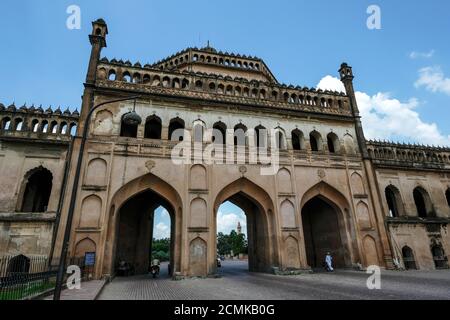 Lucknow, India - Settembre 2020: Il Rumi Darwaza è un'imponente porta costruita sotto il patrocinio di Nawab Asaf-Ud-Daula nel 1784 a Lucknow Foto Stock