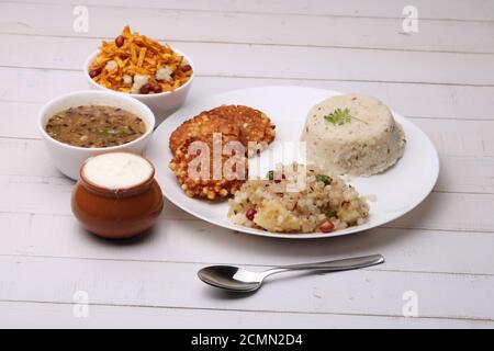 Navratri Upwas Thali / piatto di cibo da degustazione. Foto Stock