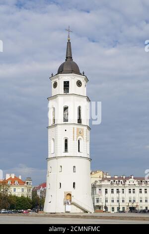 Campanile, Basilica Cattedrale di San Stanislao e San Ladislao di Vilnius, Vilnius, Lituania, Europa Foto Stock