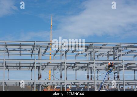 Isole del canale. Guernsey. Admiral Park. Cantiere. Telaio in acciaio di nuova costruzione commerciale. Foto Stock