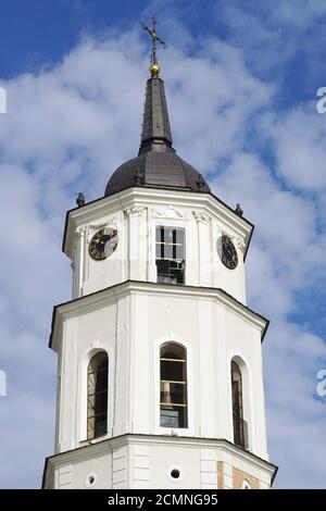 Campanile, Basilica Cattedrale di San Stanislao e San Ladislao di Vilnius, Vilnius, Lituania, Europa Foto Stock