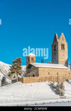 Chiesa di San Gian di Celerina in inverno, Engadin, Grigioni, Svizzera Foto Stock