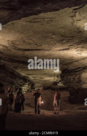 Vista interna di una grotta nel parco nazionale di Mammoth Cave Foto Stock