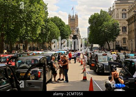 Black Taxis a Londra dimostra contro la licenza di UBER, Londra, Regno Unito Foto Stock